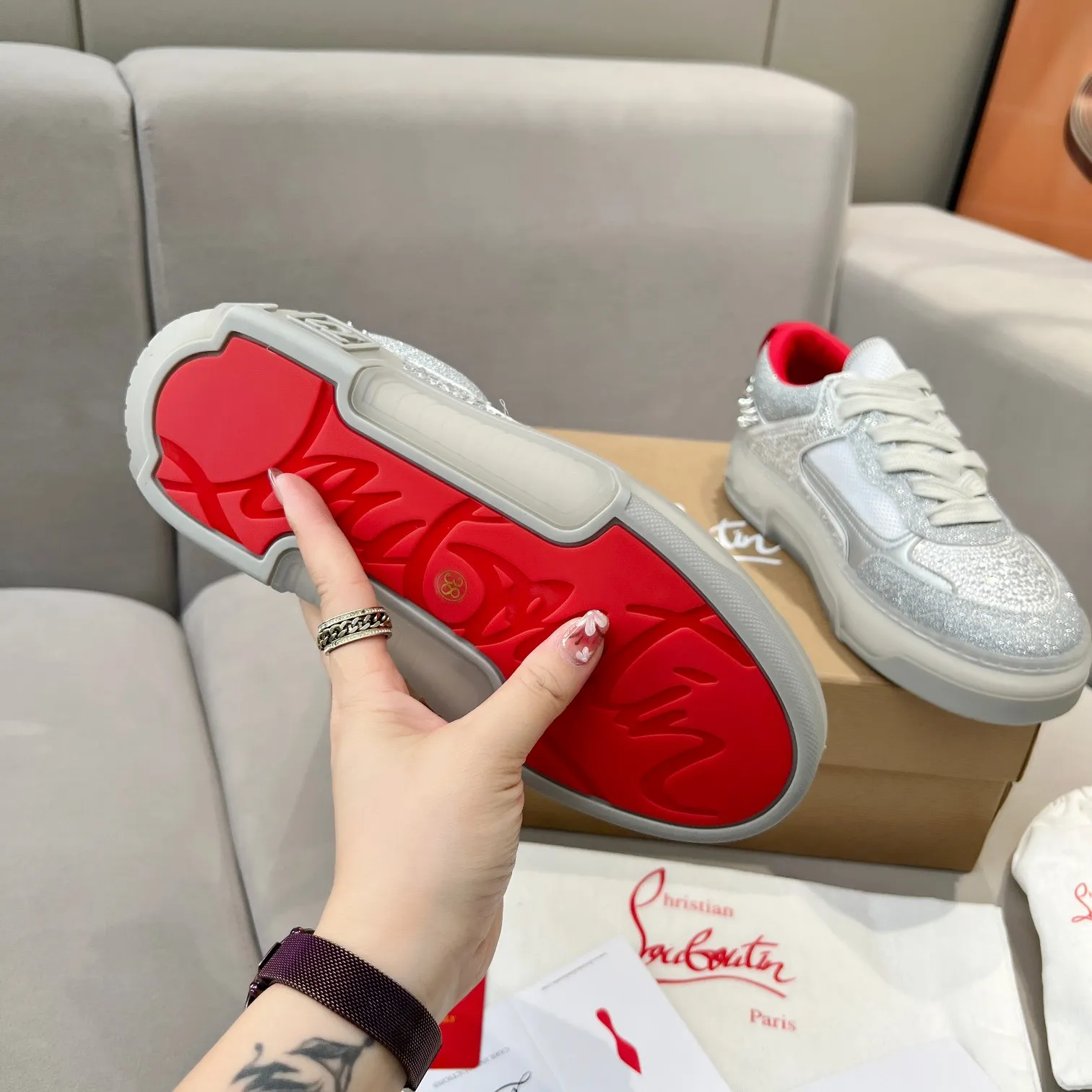Men's shoes 💰760 🌹🌹🌹̋ Wang Junkai Yang Mi Xu Kai Zhang Jingyi Ding Chengxin Chen Muchi Wang Ziyi Same style Christian Louboutin 2024 [New product] Drill surface ASTROLOUBI lesbian thick-soled sports shoes red-soled shoes perfectly integrate fashion and sports, The fabrics are made of luxurious calfskin, soft suede, smooth satin and laminated leather, and the back is decorated with classic rivets. The interior is blended with a knitted tongue for added durability, breathability and quick-drying comfort. The outsole is made of a combination of EVA foam and imported rubber, and the colorful CL iconic letters on the side of the outsole show the brand's unique style. It is a ceiling-level comfortable skate shoe! ! ! Multiple colors available, currently women’s sizes 35-39 (40 custom made)